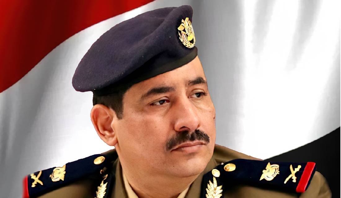 وزير الداخلية يوجه الأجهزة الأمنية بعدن بالتحقيق حول التفجير بسيارة الصحفي الحيدري 