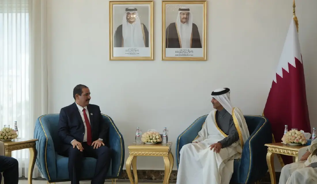 وزير الداخلية يلتقي رئيس مجلس الوزراء القطري 