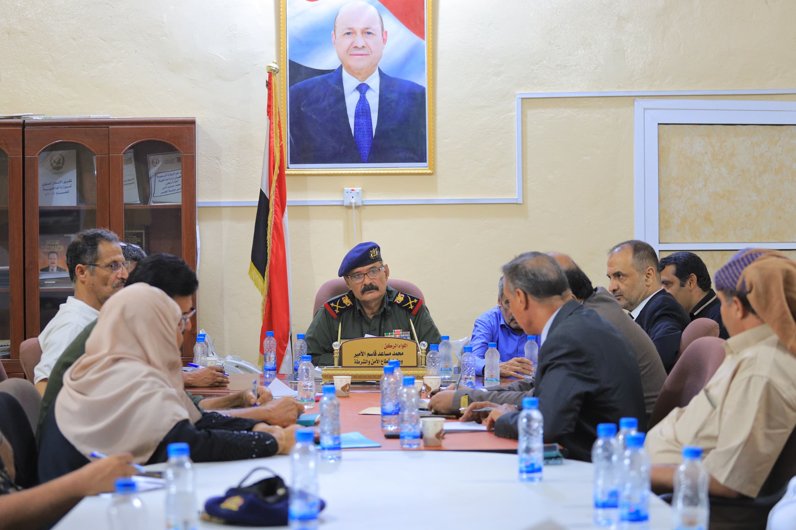 وكيل وزارة الداخلية يلتقي اللجنة العسكرية والأمنية